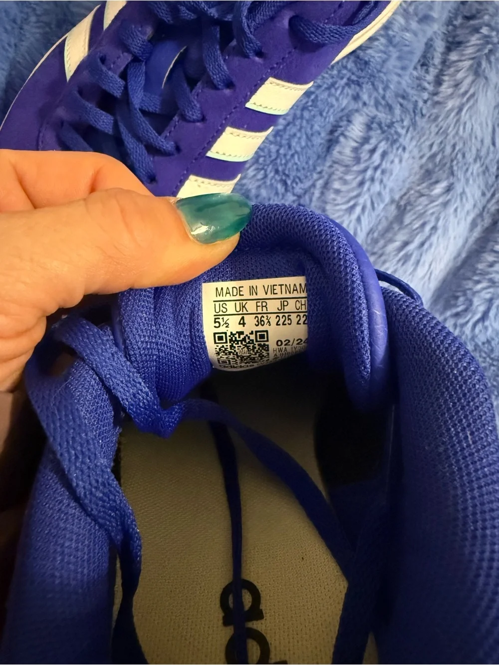 adidas suede sneakers can